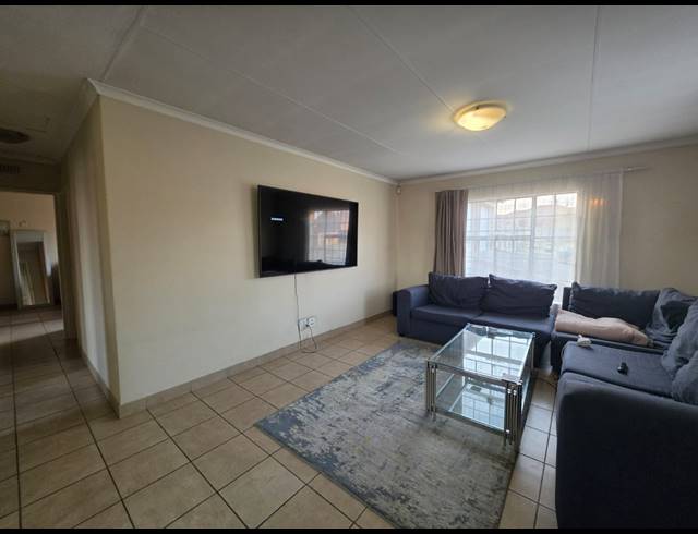 3 BEDROOM FREESTANDING FOR SALE IN THATCH HILL ESTATE